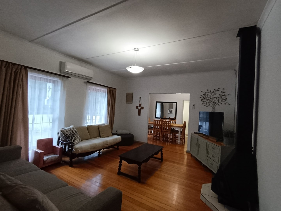 To Let 4 Bedroom Property for Rent in Avondale Western Cape